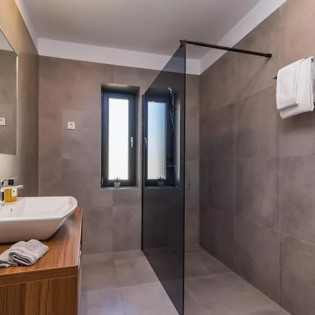 Casa 4*